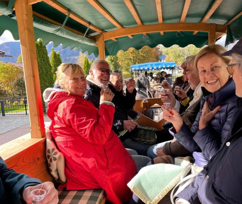 Kutsche_Gruppe_Frau_Noz_ 2026-10-25 at 00.04.25